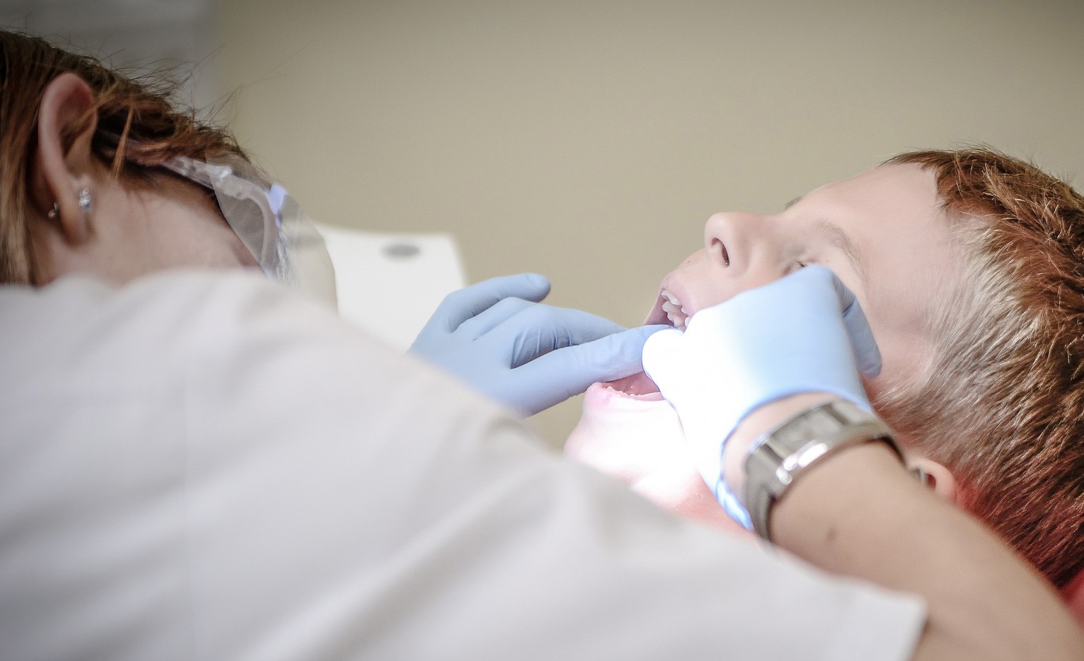 Dentiste Pediatrique  : De Plus, En Collaboration Avec Les Parents Des Enfants, Le Dentiste Pédiatre Sera Responsable De La Transmission Des Bonnes Habitudes.
